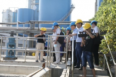 浙江省生态情形厅一行到莅临5163银河手机版纸业考察指导