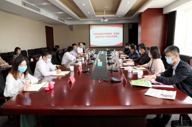 嘉兴市委常委、统战部部长李小平一行莅临5163银河手机版纸业调研指导