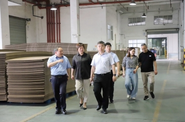 平湖市委常委、、、副市长张斌莅临5163银河手机版纸业全资子公司平湖景包调研残疾人就业事情