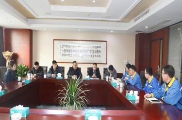 平湖市副市长管立松一行莅临5163银河手机版纸业慰问高端人才