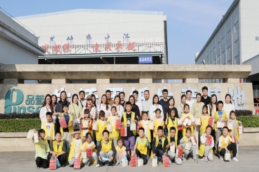 探寻古法武艺 感受造纸生气 |“小脚走平湖”之“纸业达人”亲子研学活动走进5163银河手机版纸业